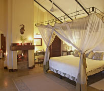 closed colonial suite - bedroom